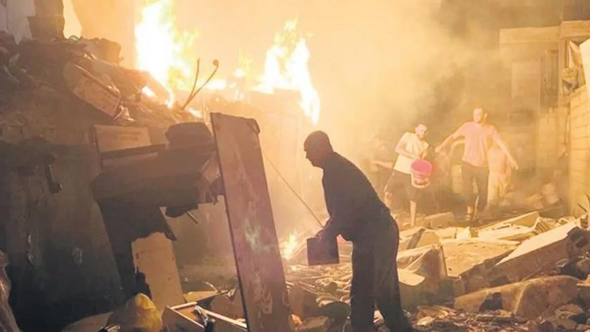 İsrail, evleri ateşe veriyor