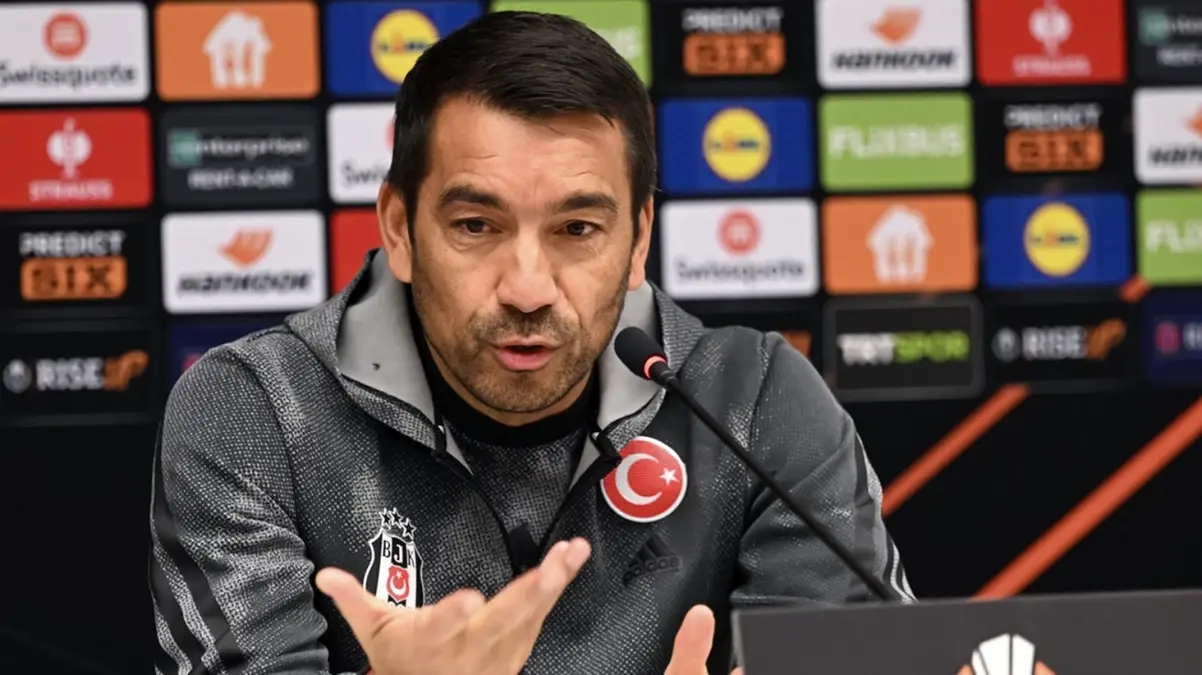 Beşiktaş’ta teknik direktör Giovanni van Bronckhorst ile yollar ayrıldı