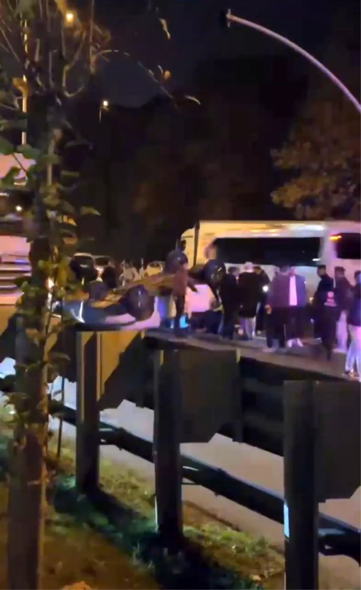 Gölcük’te Trafik Kazası: 3 Yaralı