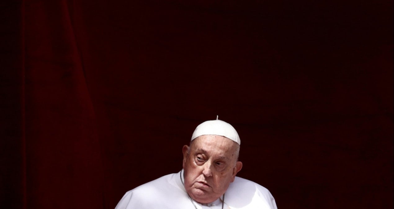 Dün halkı selamlayan Papa, bugün öldü